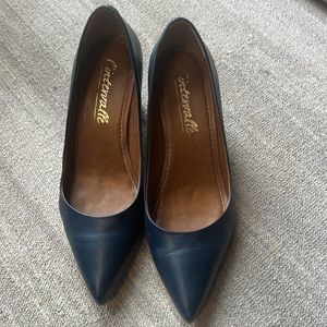 L’intervalle navy blue heels